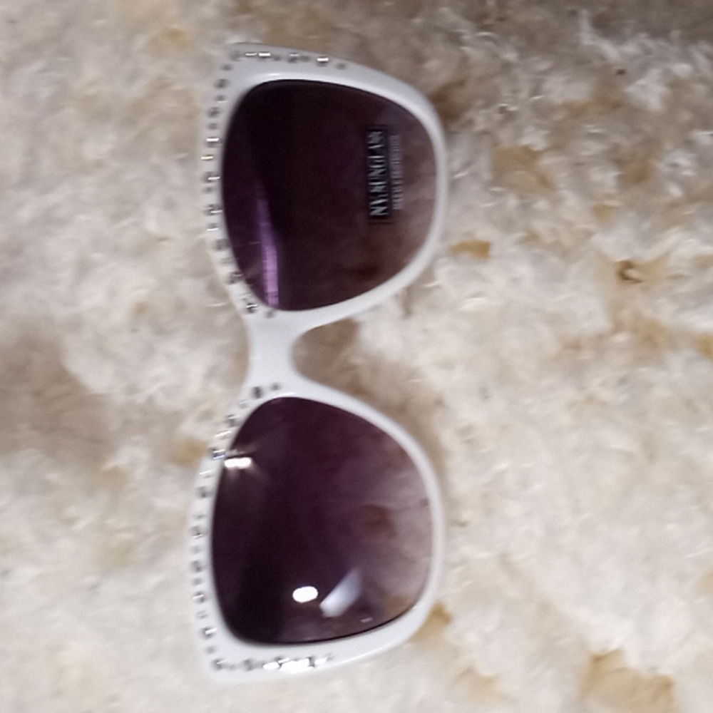 💚HOST PICK💚 Sunglasses - Picture 3 of 6